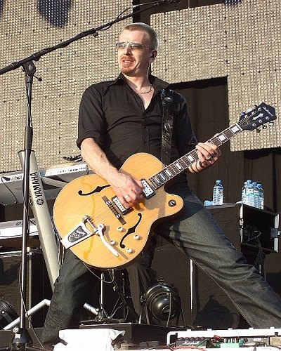 Peter Koobs (Patricia Kaas, Peter Maffay a.o.) with a Pistola pedalboard